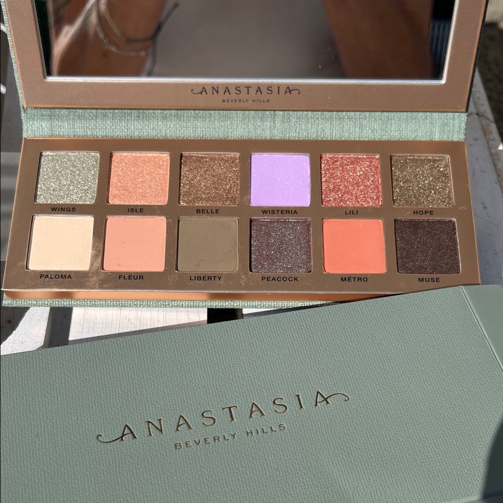 Anastasia Beverly Hills NOUVEAU Luxe Eyeshadow Palette